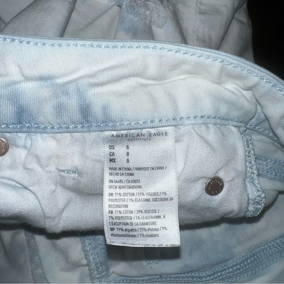American Eagle Light Acid Wash High Rise Distressed Denim Shorts Size 8 - Picture 4 of 12
